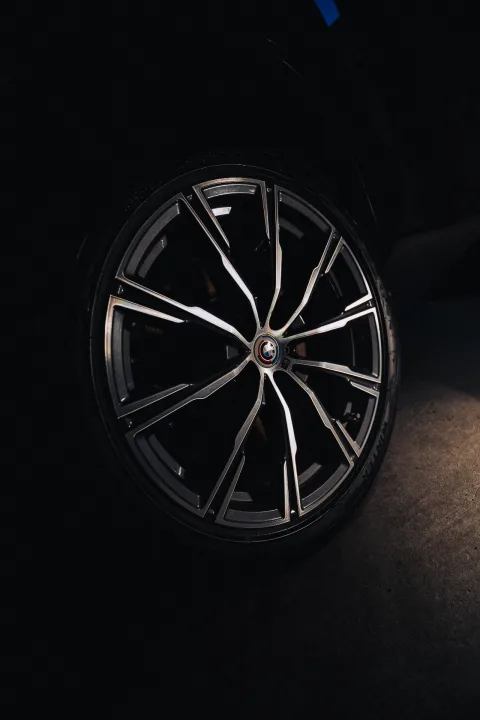 Schone BMW X5 velg na detailing en bescherming — DOB Detailing Denekamp