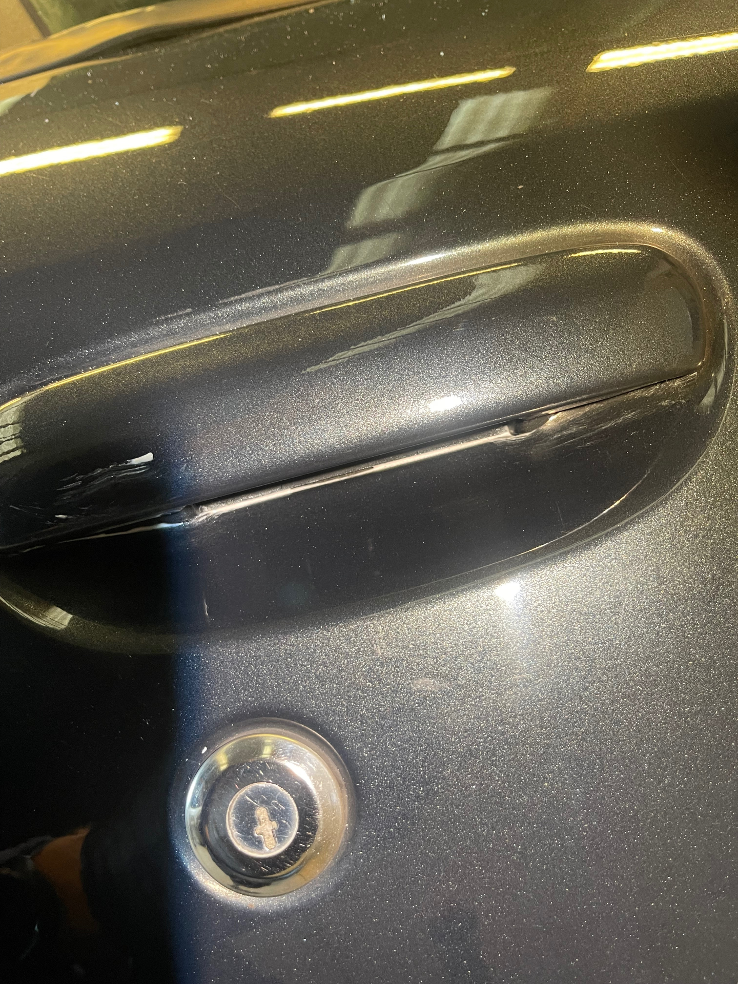 Türgriff nach manueller Lackkorrektur kratzerfrei DOB Detailing